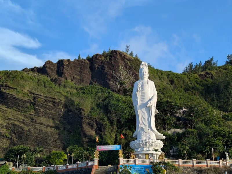 Chùa Đục Lý Sơn: Khám phá ngôi chùa linh thiêng trên núi lửa cổ 2