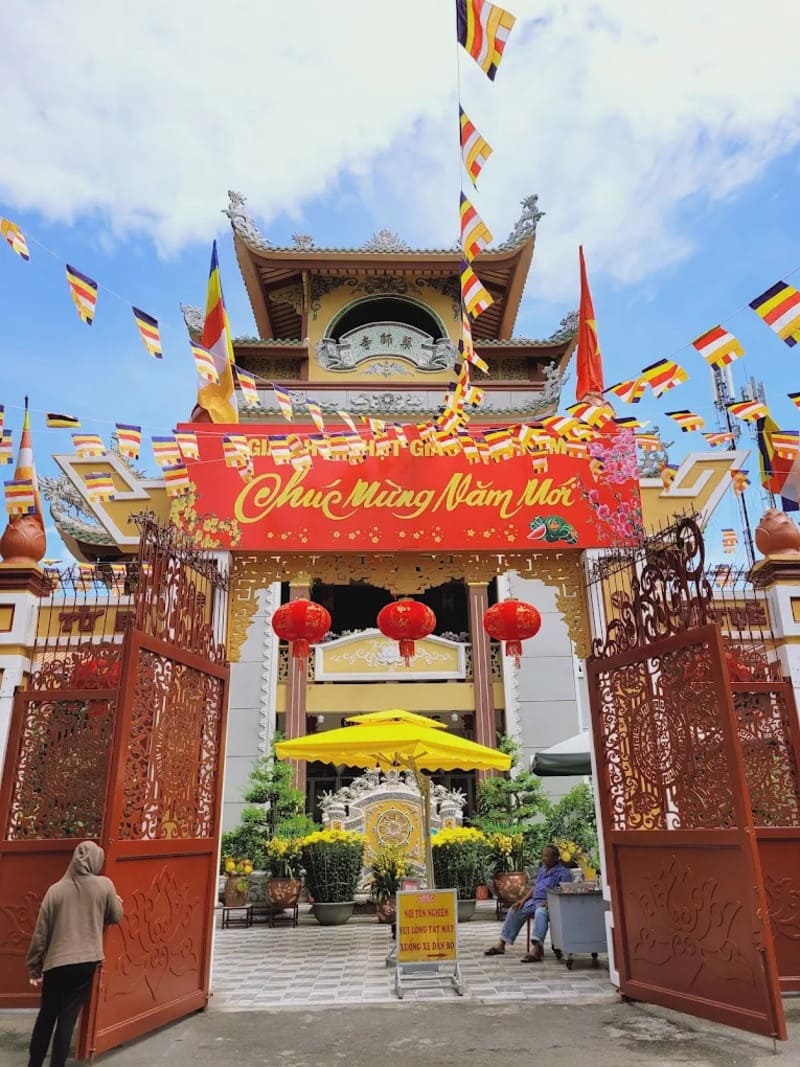 Chùa Dược Sư: Chốn bình yên để tâm hồn tĩnh lặng giữa Sài Gòn 6
