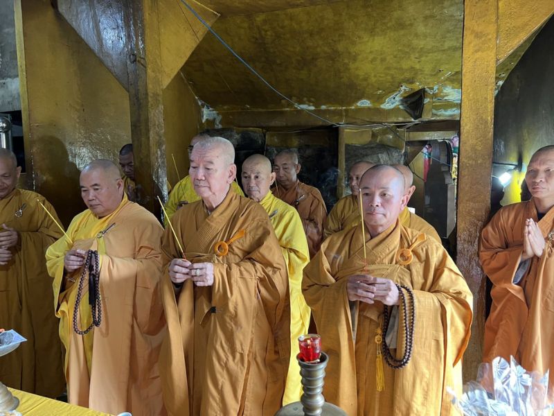 Chùa Gia Lào: Điểm hành hương trong hang đá trên núi Chứa Chan 5