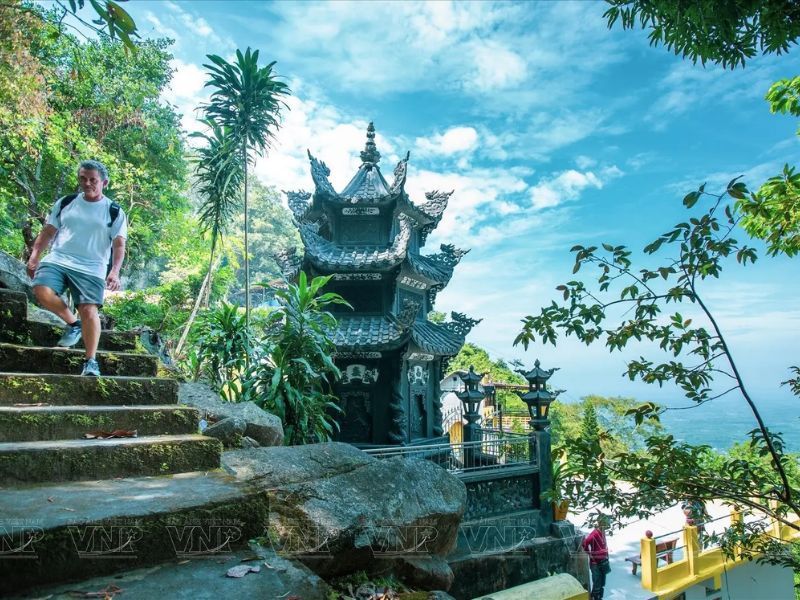Chùa Gia Lào: Điểm hành hương trong hang đá trên núi Chứa Chan 4
