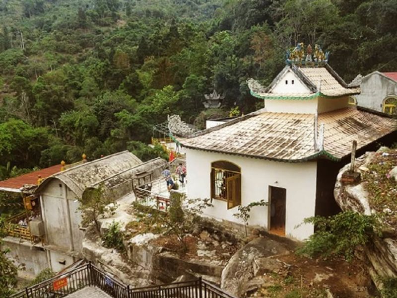 Chùa Gia Lào: Điểm hành hương trong hang đá trên núi Chứa Chan 3