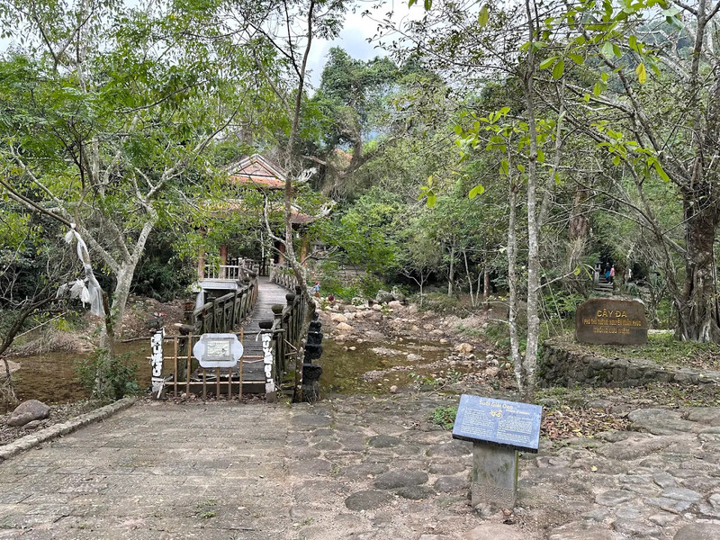 Chùa Giải Oan Yên Tử, điểm dừng chân đầu tiên về đất Phật 6