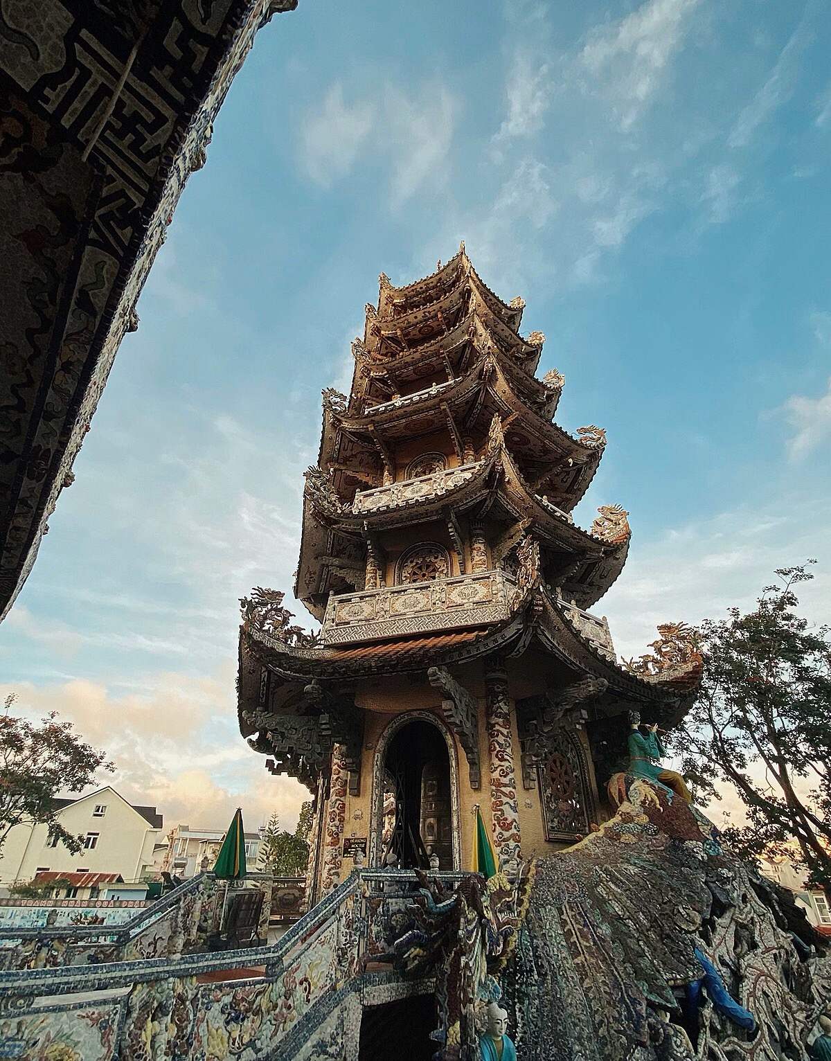Chùa Linh Phước - Chùa Ve Chai - Khám phá ngôi chùa có 11 cái nhất và kiến trúc đặc sắc ở Đà Lạt 8
