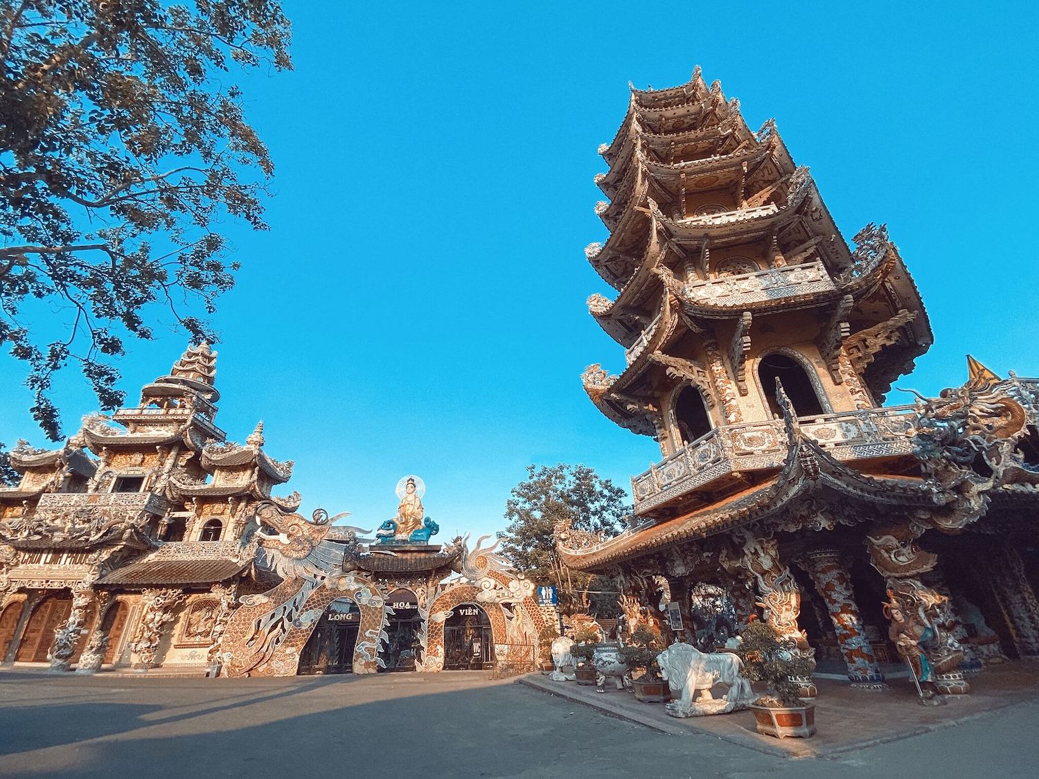 Chùa Linh Phước - Chùa Ve Chai - Khám phá ngôi chùa có 11 cái nhất và kiến trúc đặc sắc ở Đà Lạt 11