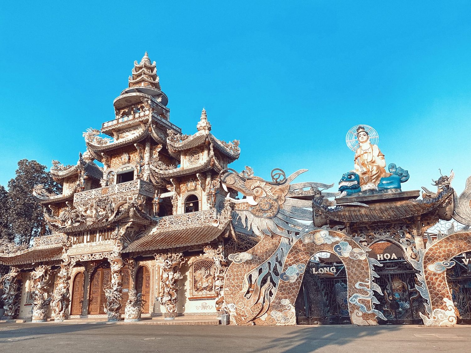 Chùa Linh Phước - Chùa Ve Chai - Khám phá ngôi chùa có 11 cái nhất và kiến trúc đặc sắc ở Đà Lạt 2