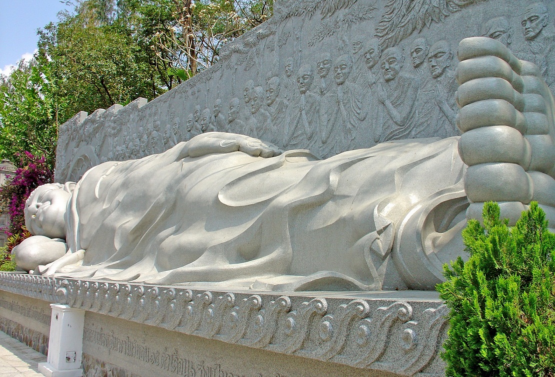 Chùa Long Sơn Nha Trang - Choáng ngợp với vẻ đẹp của bức tượng Phật trắng lớn nhất tại Việt Nam 8