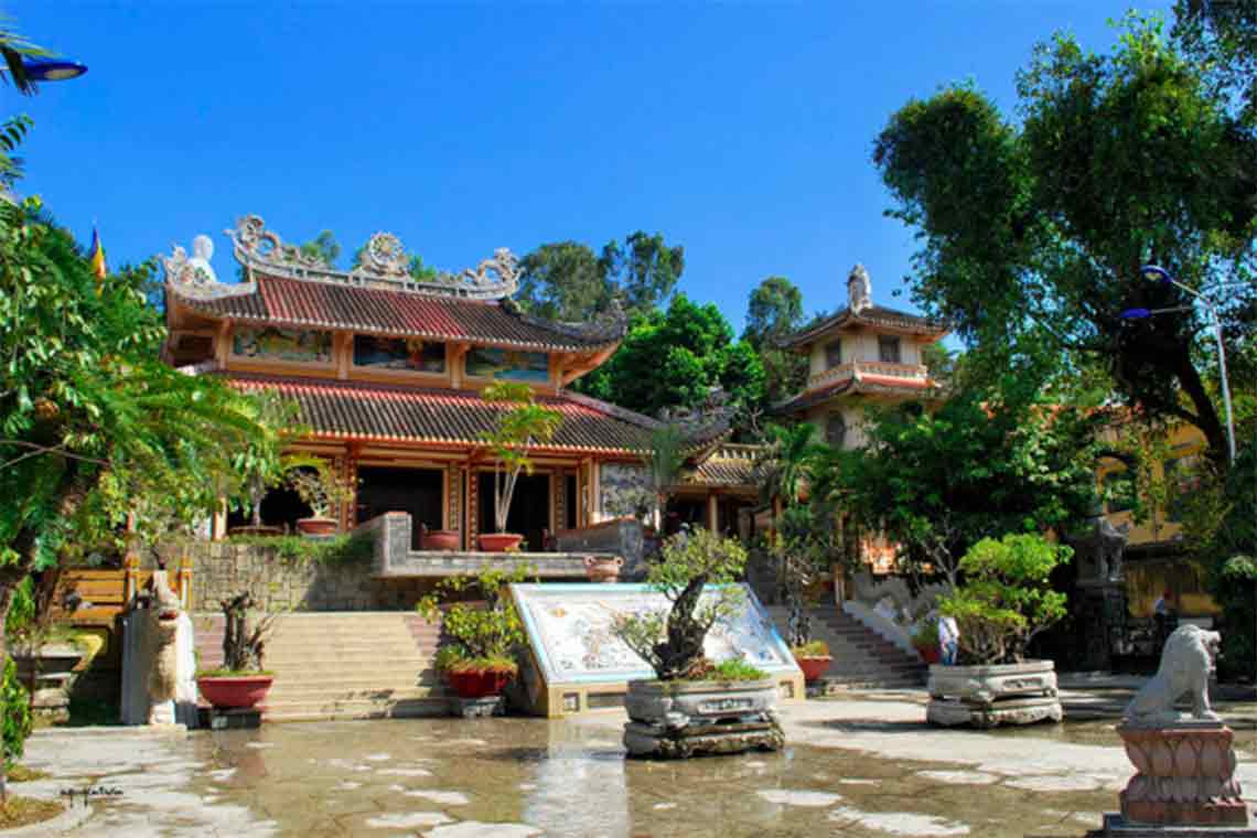 Chùa Long Sơn Nha Trang - Choáng ngợp với vẻ đẹp của bức tượng Phật trắng lớn nhất tại Việt Nam 3