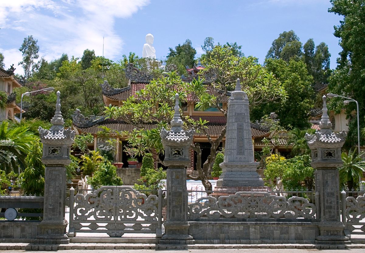 Chùa Long Sơn Nha Trang - Choáng ngợp với vẻ đẹp của bức tượng Phật trắng lớn nhất tại Việt Nam 4
