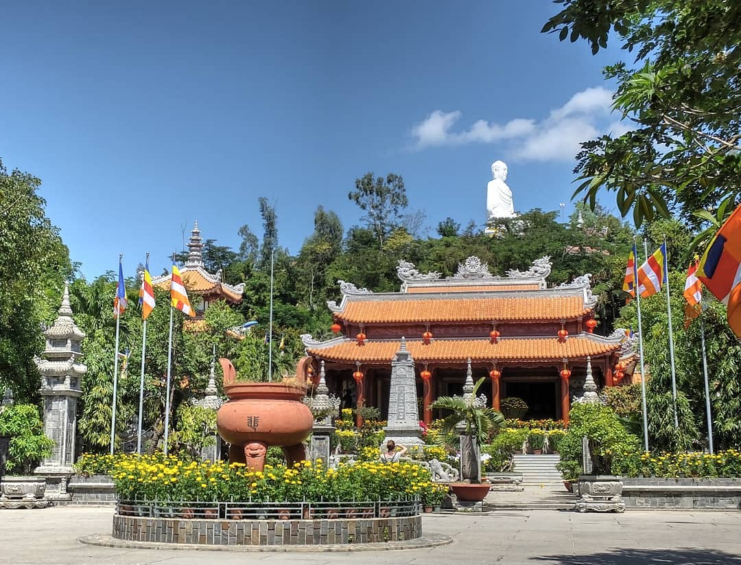 Chùa Long Sơn Nha Trang - Choáng ngợp với vẻ đẹp của bức tượng Phật trắng lớn nhất tại Việt Nam 5