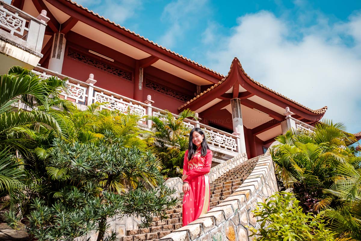 Chùa Long Sơn Núi Sam sở hữu lối kiến trúc cổ kính và trầm mặc 5