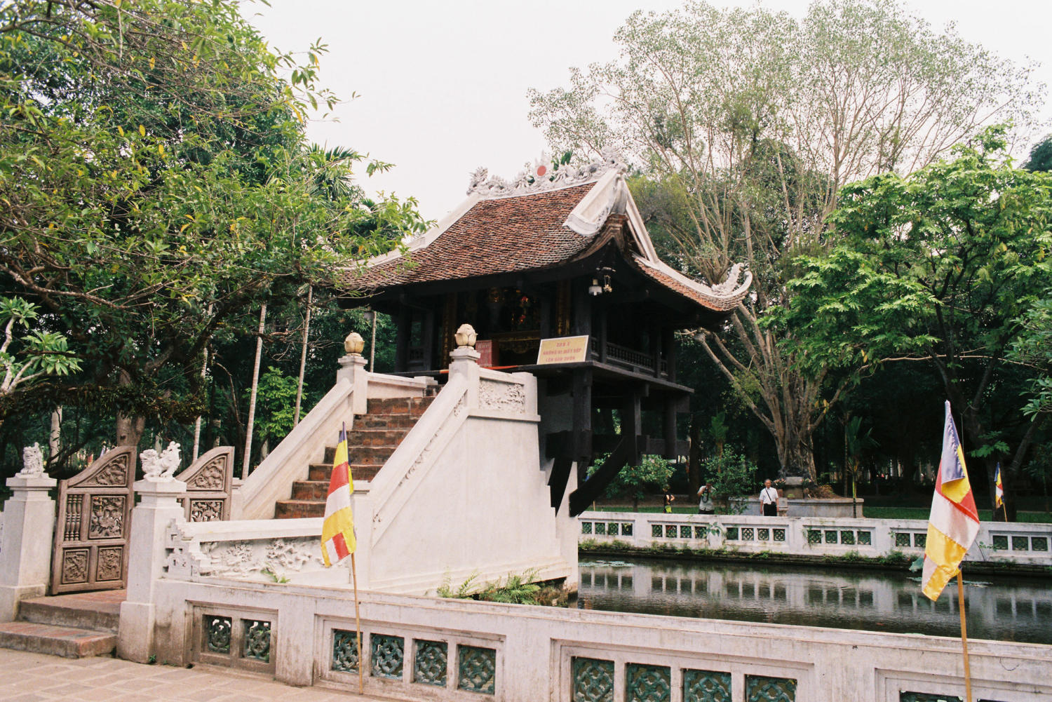 Chùa Một Cột - Ngôi chùa có kiến trúc độc đáo nhất Châu Á 10