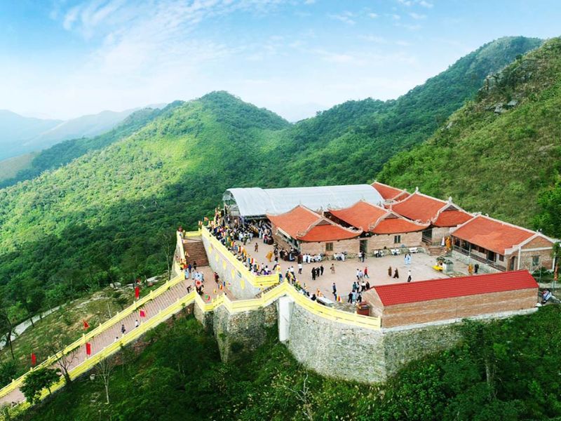 10 ngôi chùa ở Quảng Ninh linh thiêng, cảnh đẹp nên ghé một lần 9