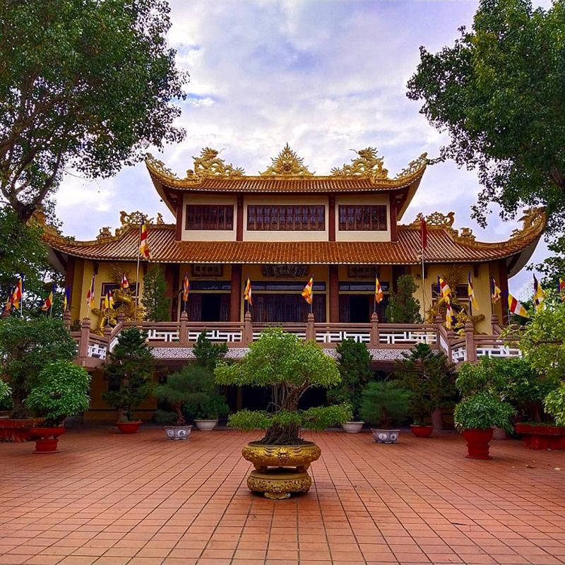 Vãn cảnh chùa Pháp Lâm Đà Nẵng, không gian linh thiêng và cổ kính 3