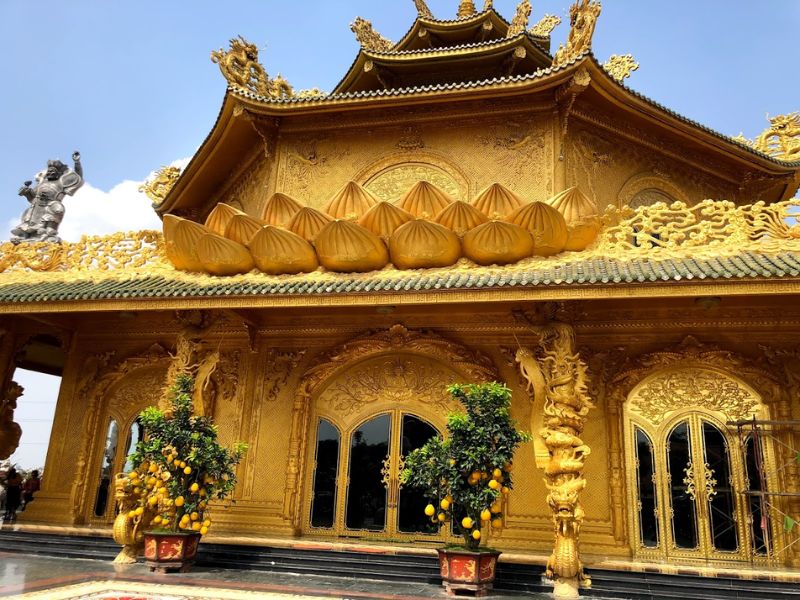 Chùa Phúc Lâm, mê mẩn vẻ đẹp lộng lẫy của ngôi chùa dát vàng 2