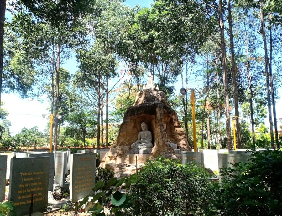 Chùa Phước Hậu Vĩnh Long nổi danh với khu vườn kinh tượng Phật bằng đá 4