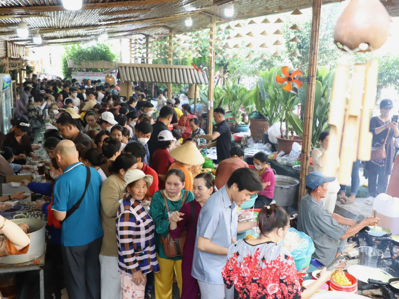 Về chùa Phước Tường ăn buffet chay miễn phí đầy nghĩa tình 9