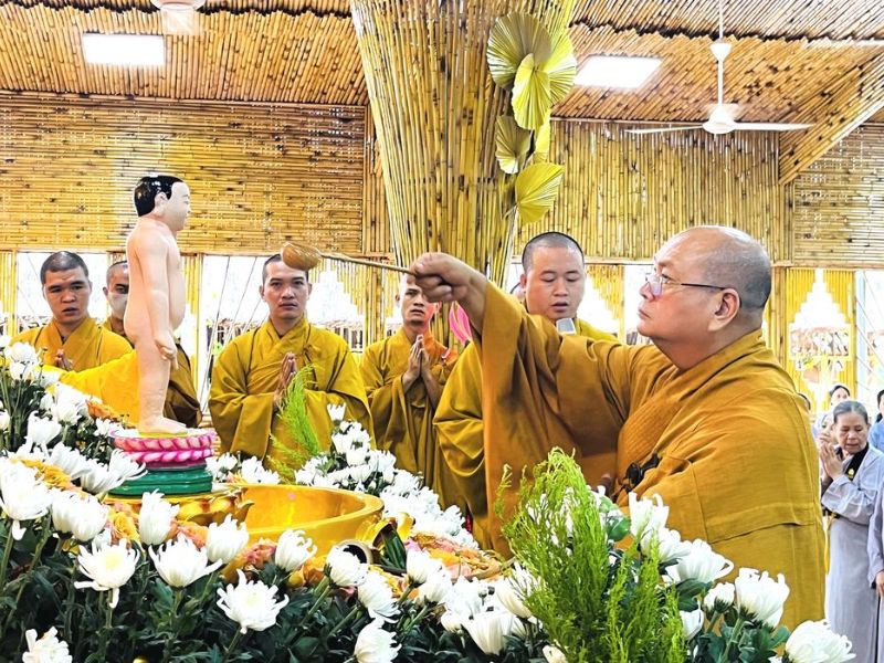 Về chùa Phước Tường ăn buffet chay miễn phí đầy nghĩa tình 11