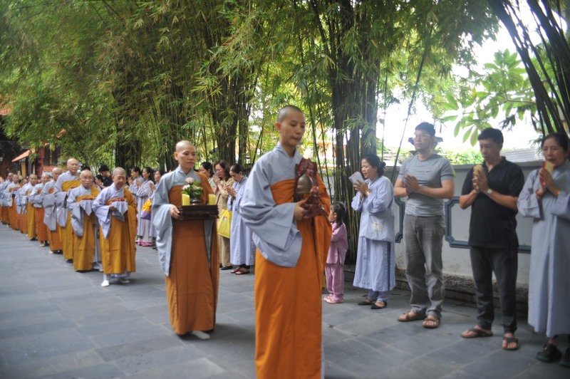 Chùa Sùng Đức, không gian Phật giáo tĩnh lặng giữa lòng thành phố 10