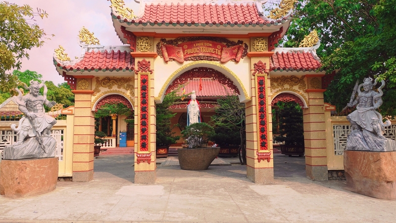 Chiêm bái 10 ngôi chùa Tây Ninh linh thiêng và cổ kính 3