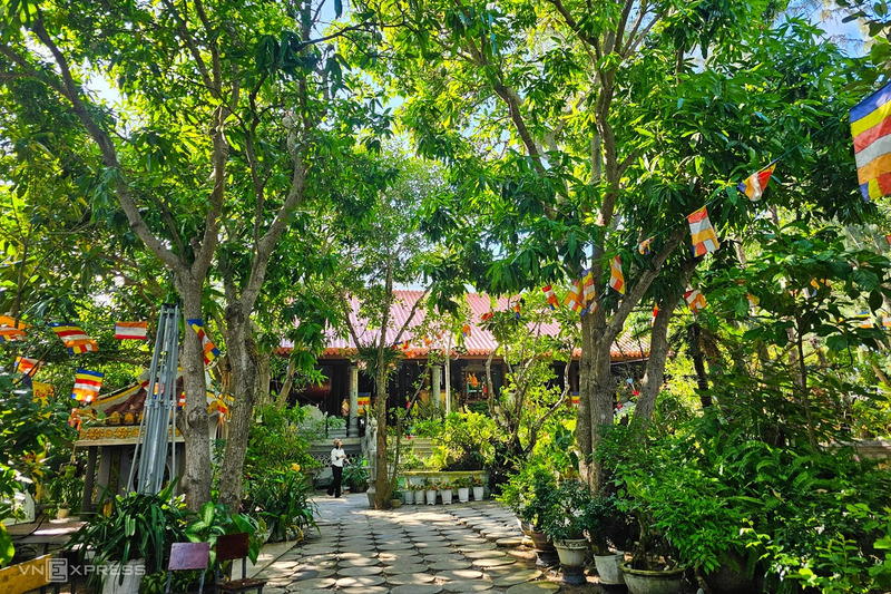 Chiêm bái chùa Từ Tôn Nha Trang trên đảo Hòn Đỏ linh thiêng 9