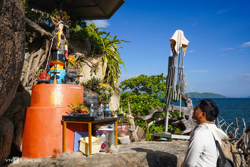 Chiêm bái chùa Từ Tôn Nha Trang trên đảo Hòn Đỏ linh thiêng 7