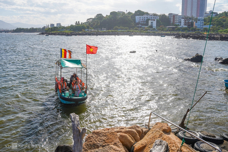 Chiêm bái chùa Từ Tôn Nha Trang trên đảo Hòn Đỏ linh thiêng 4