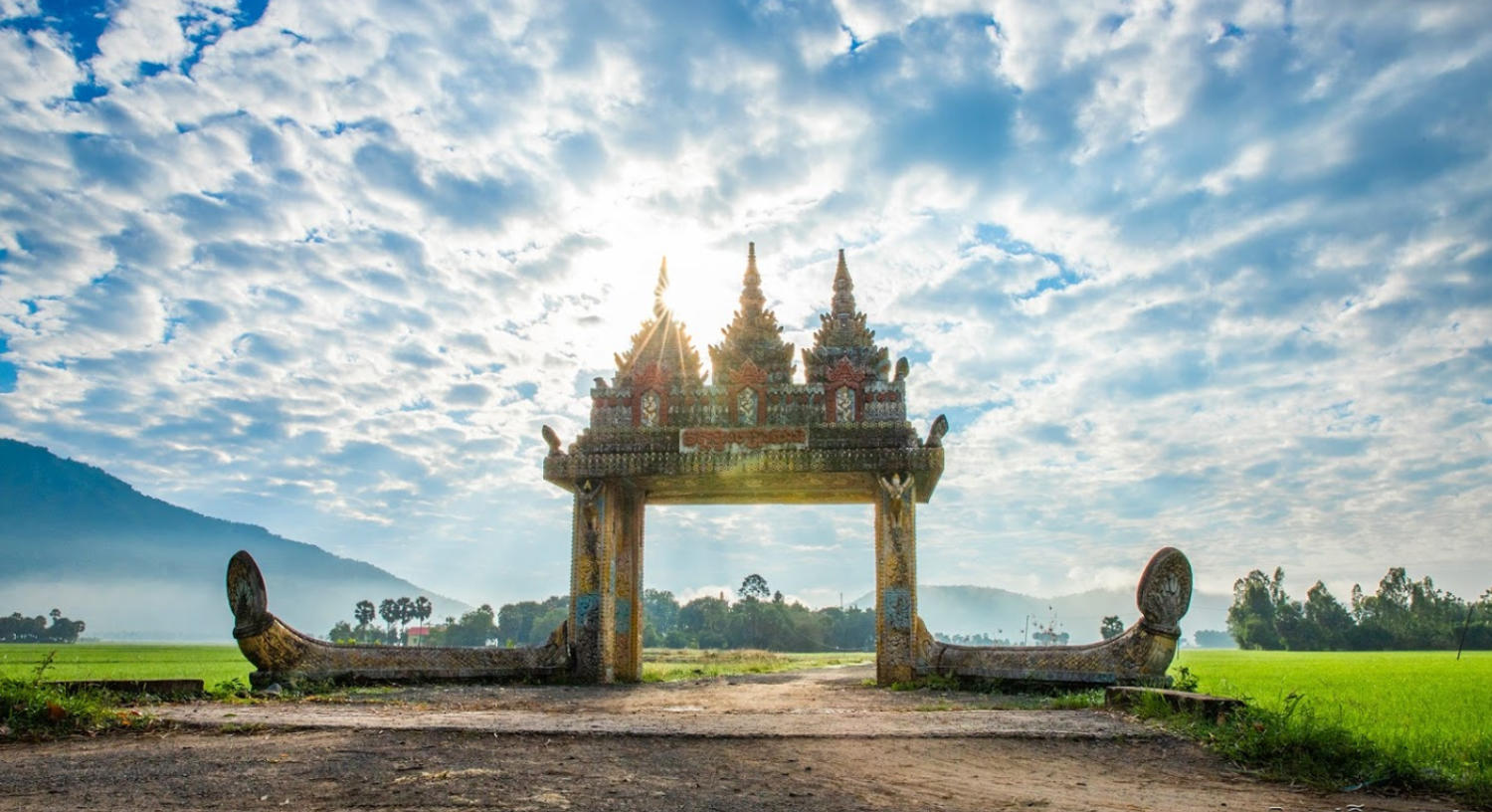Chùa Tual Prasat (Cổng trời Khmer Koh Kas), cánh cổng nhuốm màu thời gian 3