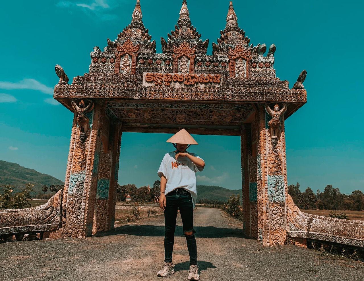 Chùa Tual Prasat (Cổng trời Khmer Koh Kas), cánh cổng nhuốm màu thời gian 4
