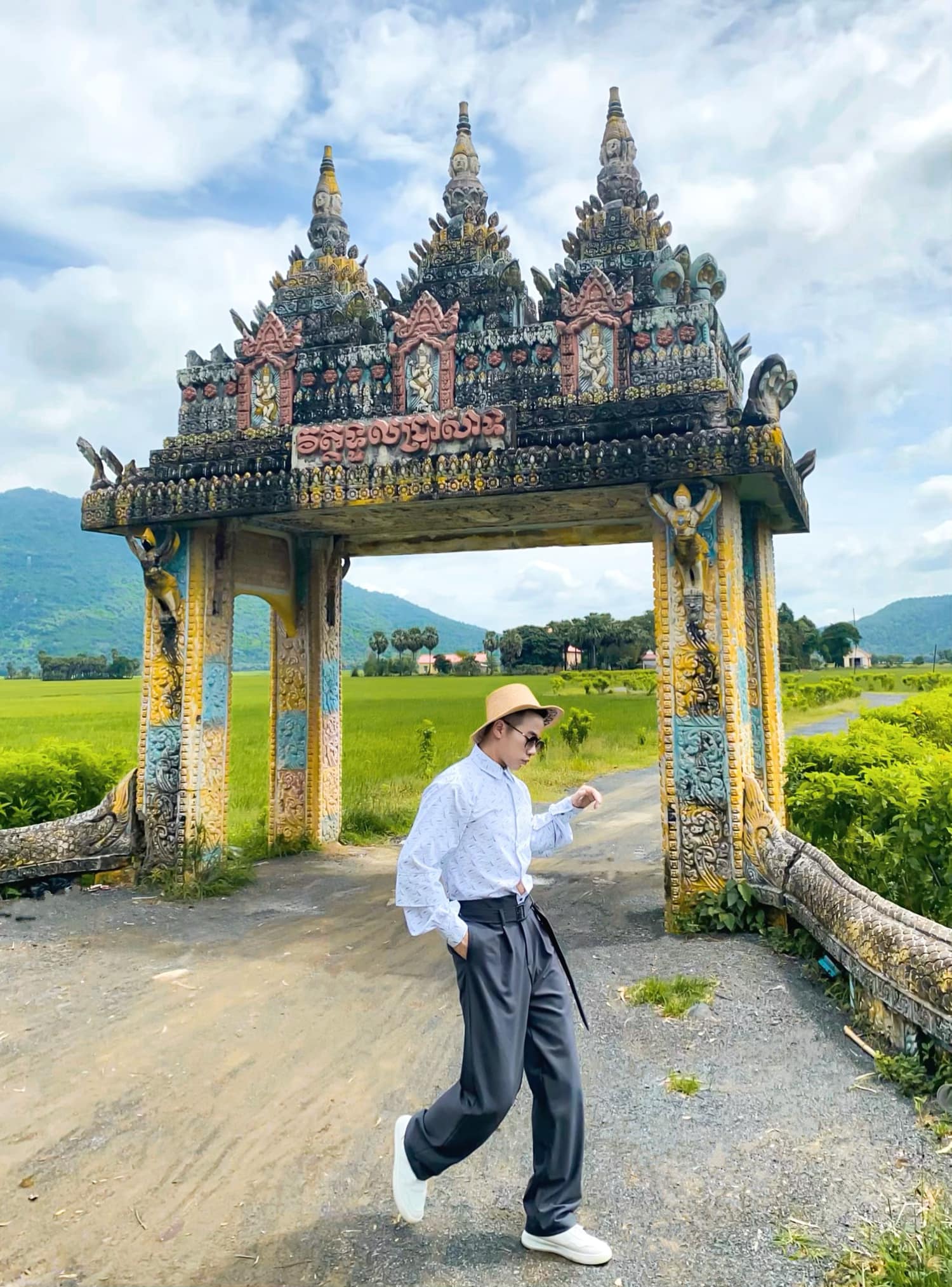 Chùa Tual Prasat (Cổng trời Khmer Koh Kas), cánh cổng nhuốm màu thời gian 5