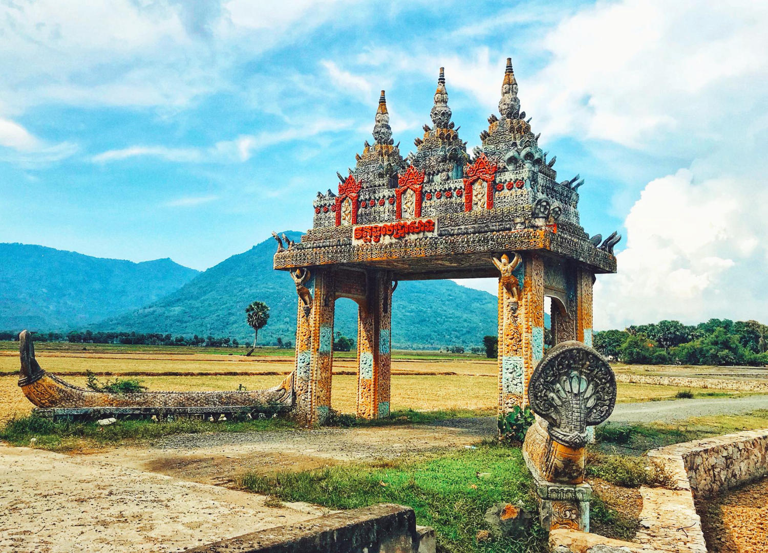 Chùa Tual Prasat (Cổng trời Khmer Koh Kas), cánh cổng nhuốm màu thời gian 6