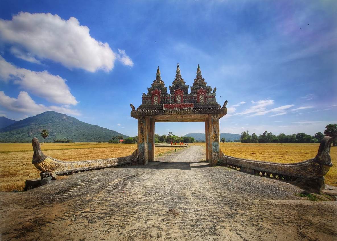 Chùa Tual Prasat (Cổng trời Khmer Koh Kas), cánh cổng nhuốm màu thời gian 7