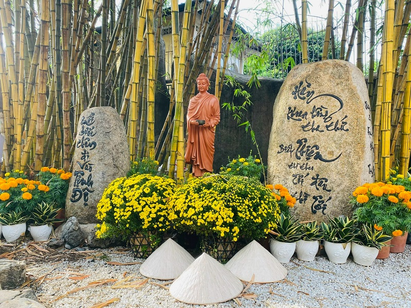 Chiêm bái chùa Vạn Đức ngắm chánh điện cao nhất Việt Nam 11