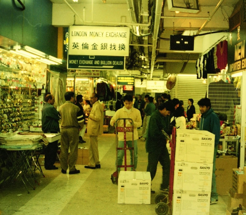 Đến Chungking Mansions trải nghiệm ‘thế giới thu nhỏ’ giữa lòng Hồng Kông 3