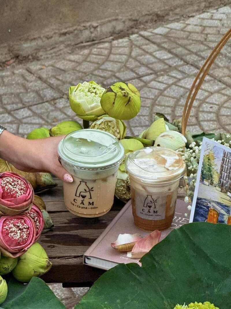 Review 4 điểm chụp ảnh mùa thu Hà Nội giữa Sài Gòn tấp nập 3