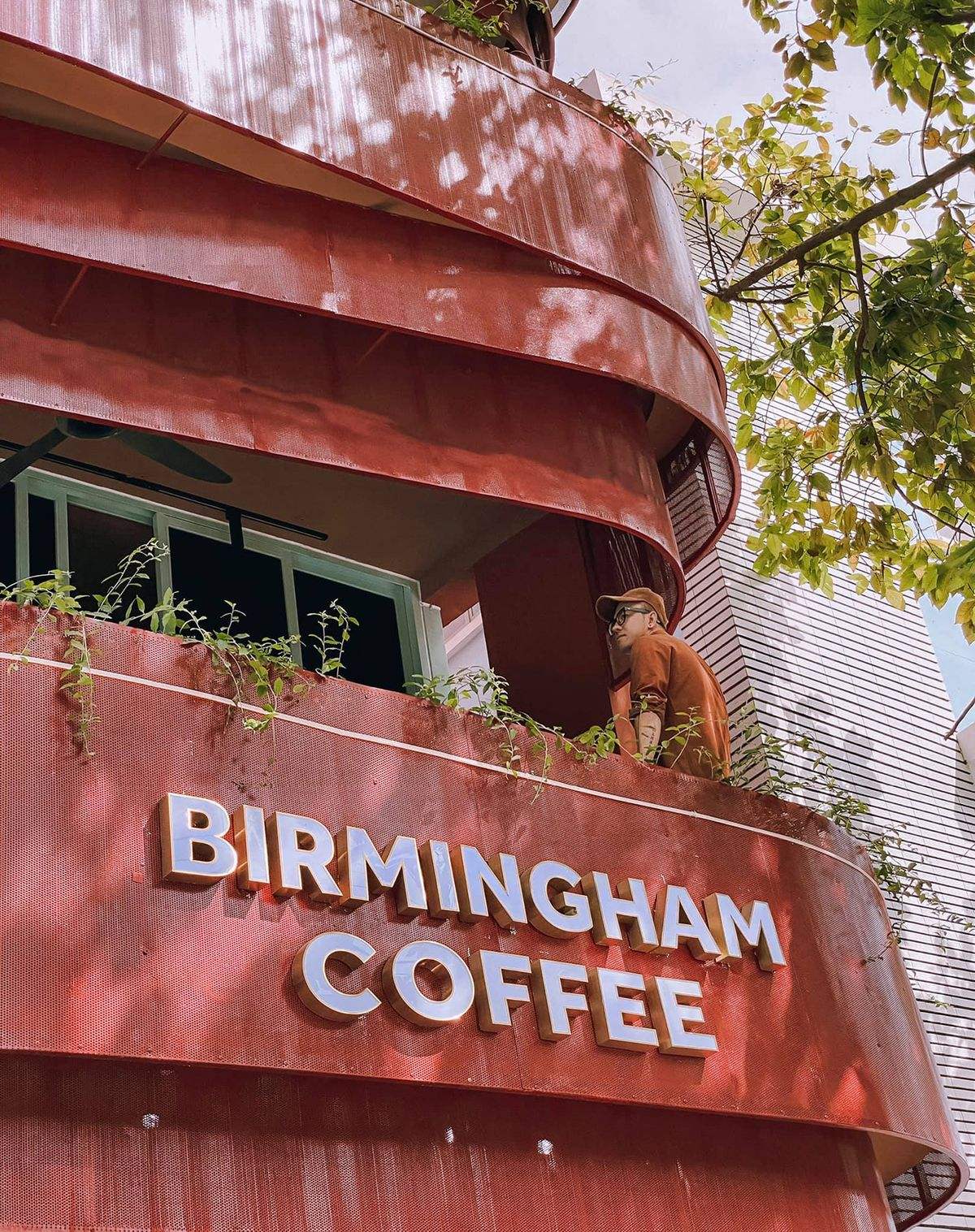 Có một Birmingham Coffee cực chất qua góc máy của Cường Quốc Phạm 3