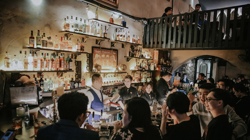 8 quán cocktail bar Sài Gòn không gian nhẹ nhàng và siêu chill 3