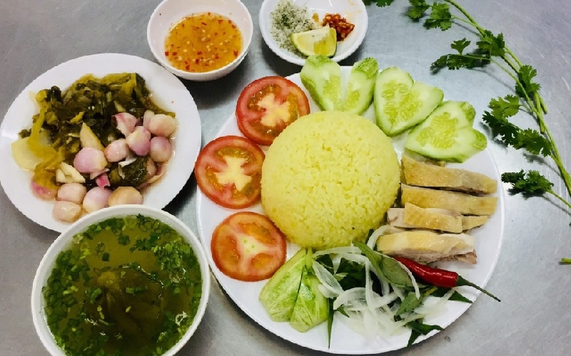 Điểm danh 15 quán cơm gà Sài Gòn khiến thực khách mê mẩn 5