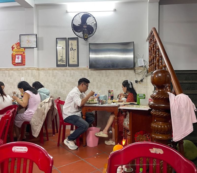 Cơm gà An Hiền Hội An núp hẻm bán vài tiếng đã ‘cháy hàng’ có gì? 8