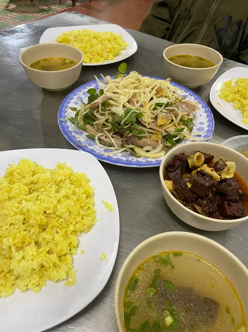 Truy tìm 10 quán cơm gà Hội An nức tiếng xa gần, đậm đà hương vị Hội phố 19