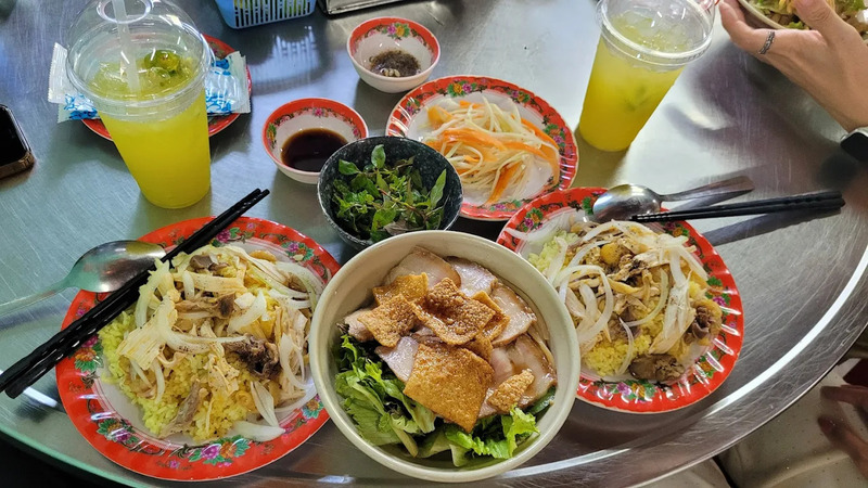 Quán cơm gà Bà Buội: Hương vị giữ chân người trở lại Hội An 4