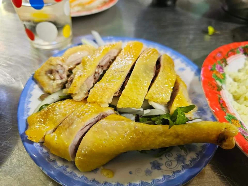 Quán cơm gà Bà Buội: Hương vị giữ chân người trở lại Hội An 8