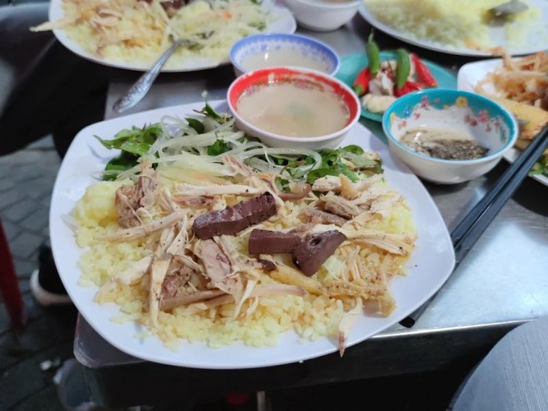 Truy tìm 15 quán cơm gà Hội An nức tiếng xa gần, đậm đà hương vị Hội phố 23