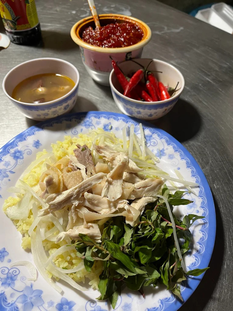 Truy tìm 10 quán cơm gà Hội An nức tiếng xa gần, đậm đà hương vị Hội phố 2