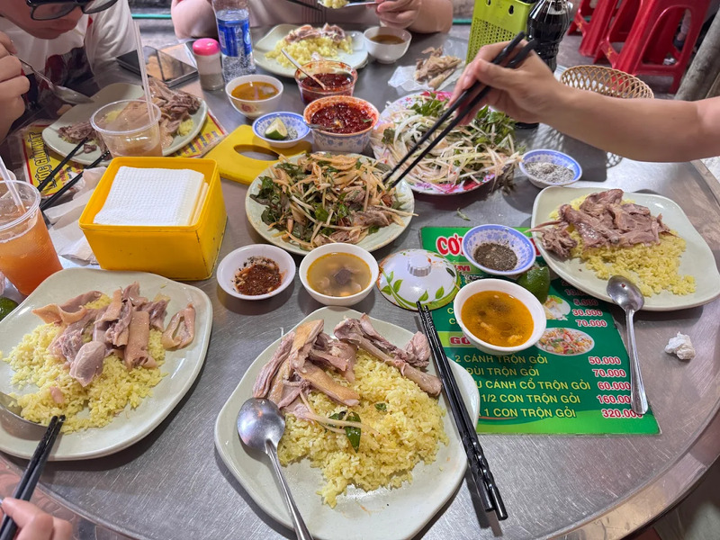 Truy tìm 10 quán cơm gà Hội An nức tiếng xa gần, đậm đà hương vị Hội phố 4