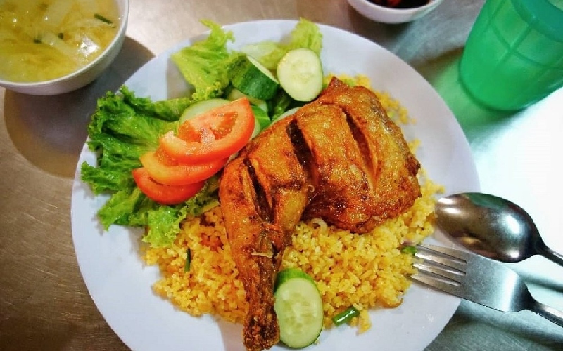 Top 15 quán cơm gà xối mỡ ngon trứ danh tại Sài Gòn 7