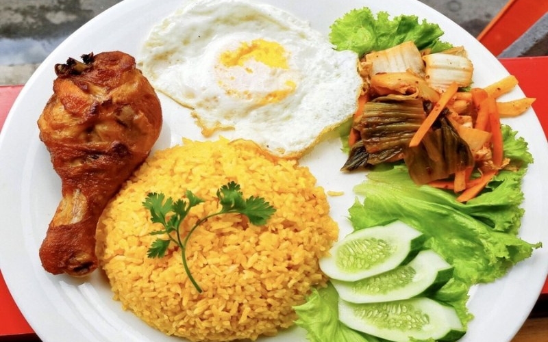 Top 15 quán cơm gà xối mỡ ngon trứ danh tại Sài Gòn 10