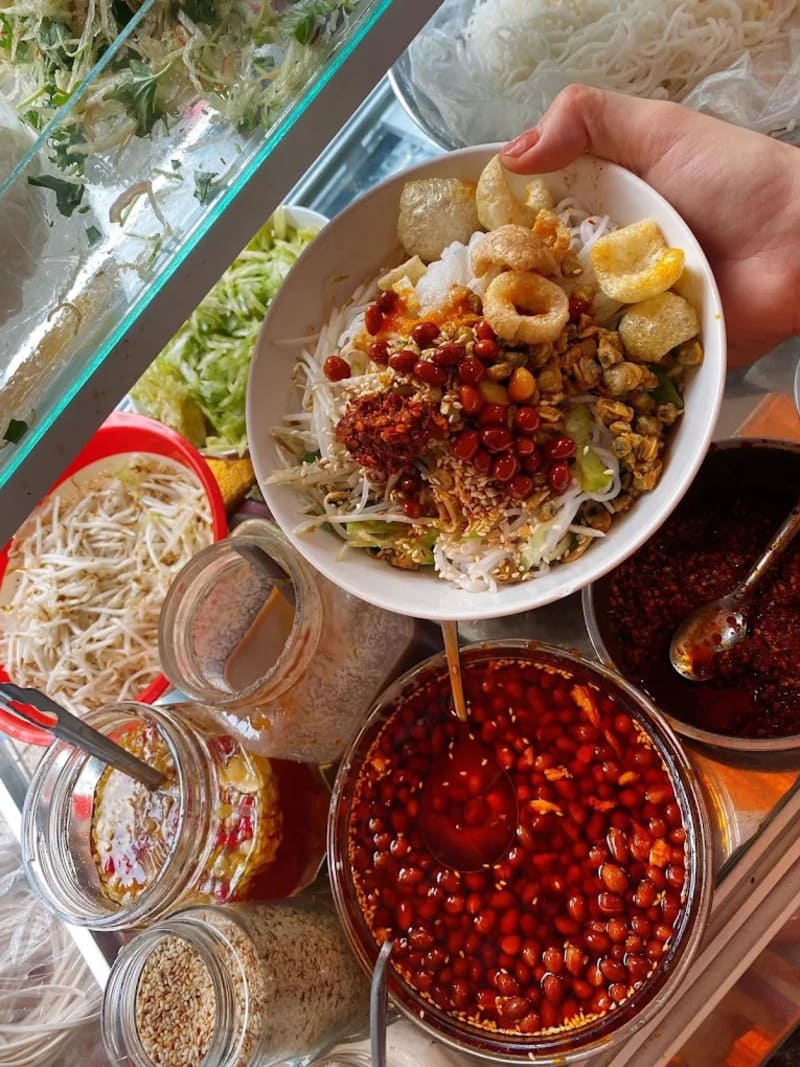 Top 10 quán cơm hến ngon đúng vị Huế giữa lòng Sài Gòn 6