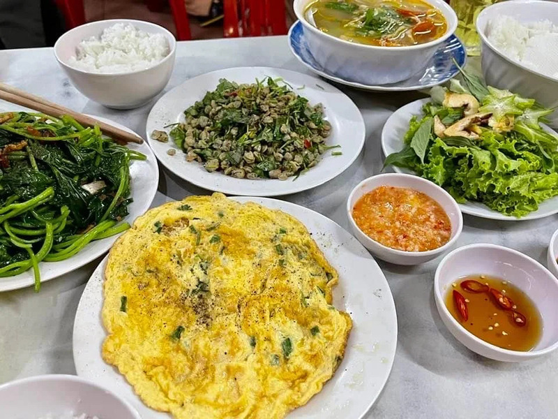 Top 10 quán cơm hến ngon đúng vị Huế giữa lòng Sài Gòn 8