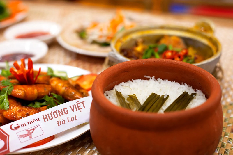 Đến nhà hàng cơm niêu Hương Việt để quây quần bên mâm cơm gia đình ấm cúng giữa lòng Đà Lạt 4