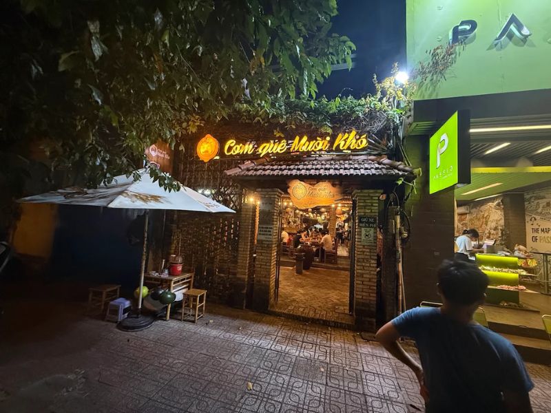 10 quán cơm nhà Sài Gòn ngon, gần gũi như bữa cơm mẹ nấu 10